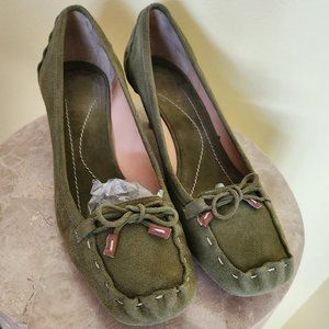 Kate Spade Vintage Whip-Stitch Deep Sage Green Suede Low-Heel Pumps 9M & Box